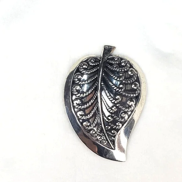 Vintage Danecraft Ornate Sterling Silver Signed Leaf Brooch - Picture 1 of 13